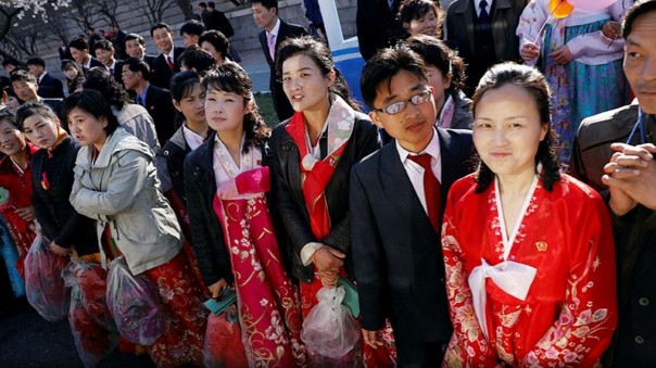 Корейское чудо: Ким Чен Ын открыл в Пхеньяне «образцовую улицу» Корейское чудо: Ким Чен Ын открыл в Пхеньяне «образцовую улицу»