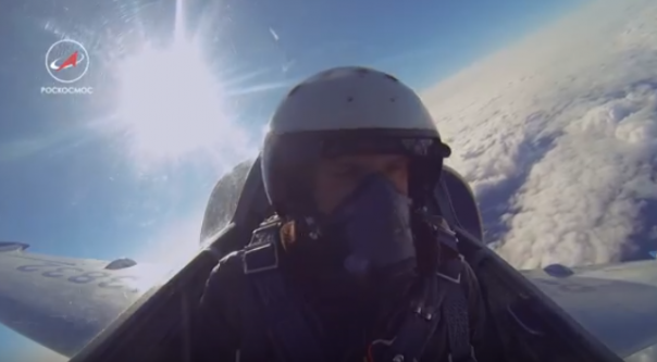 Космический авиаполк | Экипаж ТПК "Союз МС-04" готовится к полёту | РН «Союз-ФГ» с ТПК «Союз МС-04». Накатка головного обтекателя