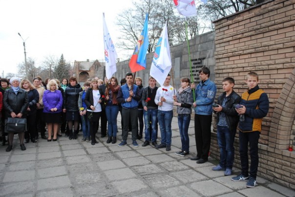 Сводка от НМ ЛНР 14 апреля 2017. Укрофашисты за неделю выпустили по территории Республики 464 боеприпаса Сводка от НМ ЛНР 14 апреля 2017. Укрофашисты за неделю выпустили по территории Республики 464 боеприпаса