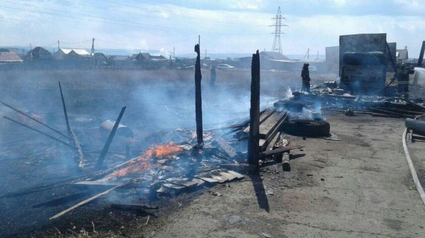 Под Иркутском пятилетний ребёнок случайно сжёг папин КамАЗ