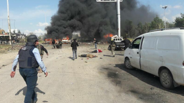 [18+] Мощный взрыв прогремел у автобусов с мирными жителями в районе Алеппо. До 70 человек погибло, более 130 человек получили ранения. Погибли десятки детей