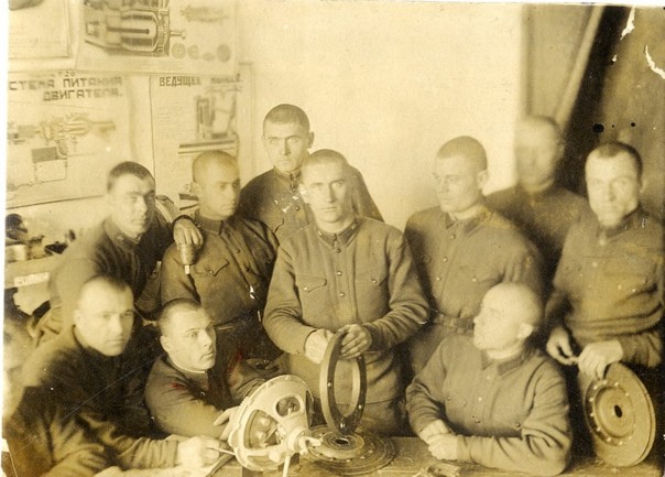 Курсант Леонид Брежнев Курсант Леонид Брежнев