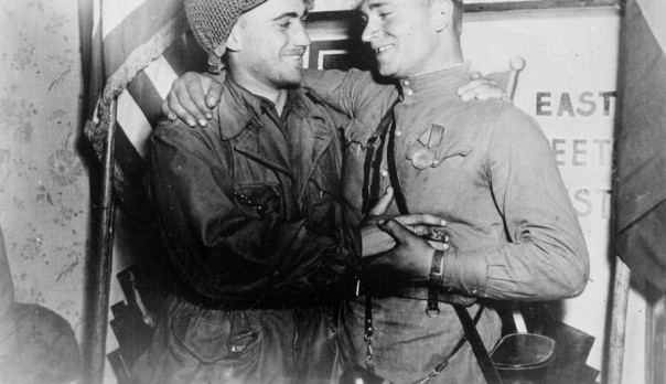 Братья по оружию: 72 года назад состоялась встреча на Эльбе Братья по оружию: 72 года назад состоялась встреча на Эльбе