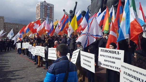 Нужно помнить. Нужно призвать к ответу… Нужно помнить. Нужно призвать к ответу…