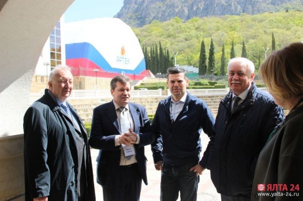 Немецкая делегация в восторге от посещения Артека: мы как будто попали в парадиз! Немецкая делегация в восторге от посещения Артека: мы как будто попали в парадиз!