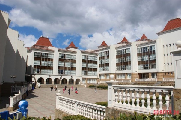 Немецкая делегация в восторге от посещения Артека: мы как будто попали в парадиз! Немецкая делегация в восторге от посещения Артека: мы как будто попали в парадиз!