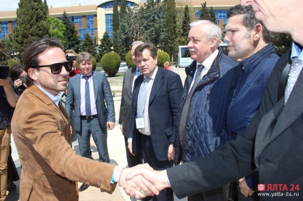 Немецкая делегация в восторге от посещения Артека: мы как будто попали в парадиз! Немецкая делегация в восторге от посещения Артека: мы как будто попали в парадиз!