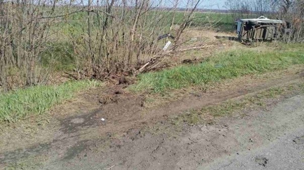 На Луганщине перевернулся микроавтобус: девять пострадавших На Луганщине перевернулся микроавтобус: девять пострадавших