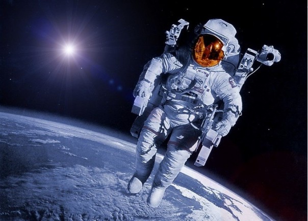 НАСА не хватает скафандров для работы на МКС