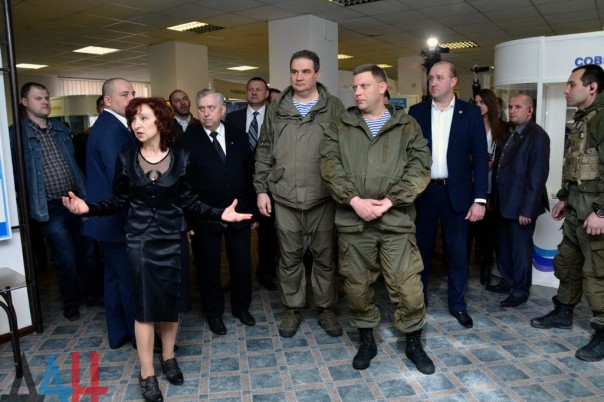 Глава ДНР торжественно запустил работу Харцызского канатного завода «Силур» и принял участие в запуске домны на Енакиевском металлургическом заводе Глава ДНР торжественно запустил работу Харцызского канатного завода «Силур» и принял участие в запуске домны на Енакиевском металлургическом заводе