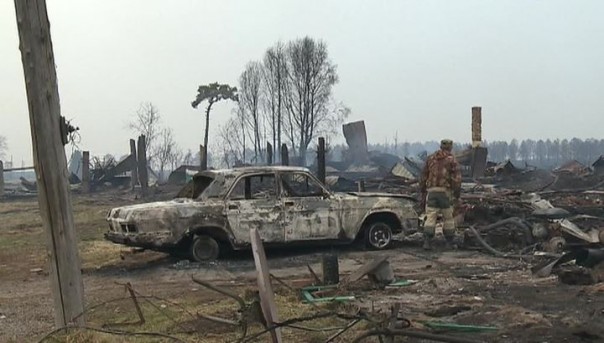 В Сибири целая деревня сгорела из-за поджога сухой травы