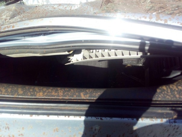 В Киселёвске колесо от БелАЗа упало на «легковушку» и раздавило её