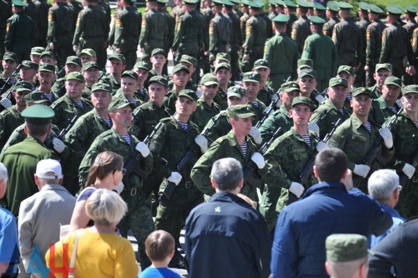 Более тысячи силовиков ДНР приняли участие в репетиции парада Победы в центре Донецка Более тысячи силовиков ДНР приняли участие в репетиции парада Победы в центре Донецка
