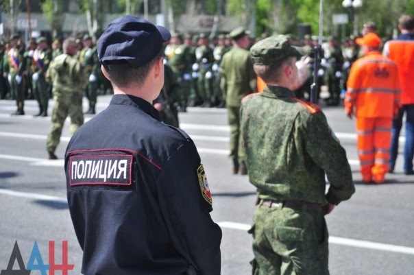 Более тысячи силовиков ДНР приняли участие в репетиции парада Победы в центре Донецка Более тысячи силовиков ДНР приняли участие в репетиции парада Победы в центре Донецка