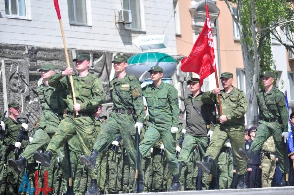 Более тысячи силовиков ДНР приняли участие в репетиции парада Победы в центре Донецка Более тысячи силовиков ДНР приняли участие в репетиции парада Победы в центре Донецка
