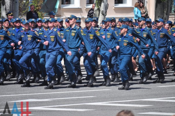 Более тысячи силовиков ДНР приняли участие в репетиции парада Победы в центре Донецка Более тысячи силовиков ДНР приняли участие в репетиции парада Победы в центре Донецка