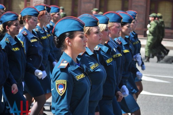 Более тысячи силовиков ДНР приняли участие в репетиции парада Победы в центре Донецка Более тысячи силовиков ДНР приняли участие в репетиции парада Победы в центре Донецка