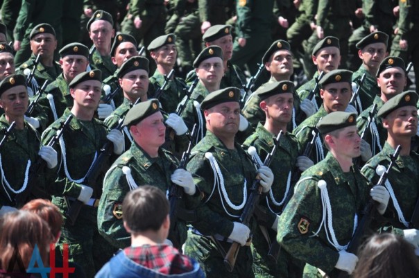 Более тысячи силовиков ДНР приняли участие в репетиции парада Победы в центре Донецка Более тысячи силовиков ДНР приняли участие в репетиции парада Победы в центре Донецка