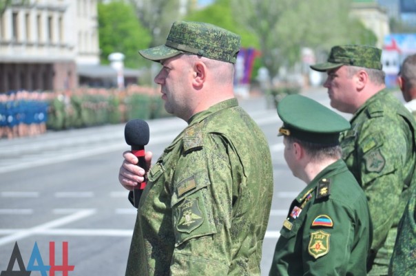 Более тысячи силовиков ДНР приняли участие в репетиции парада Победы в центре Донецка Более тысячи силовиков ДНР приняли участие в репетиции парада Победы в центре Донецка
