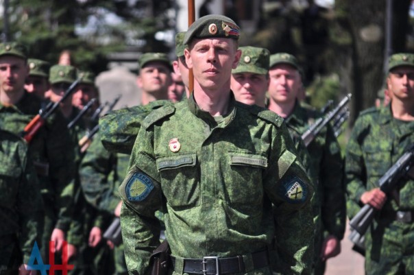 Более тысячи силовиков ДНР приняли участие в репетиции парада Победы в центре Донецка Более тысячи силовиков ДНР приняли участие в репетиции парада Победы в центре Донецка