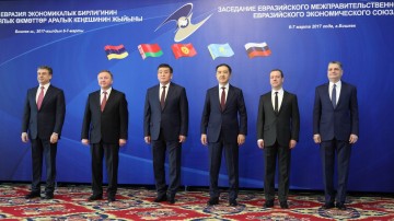За бортом ЕАЭС: в Россию едут работать всё меньше украинцев, молдаван и турок