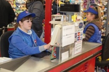 Пьяные «герои АТО» пытались избить кассира, которая общалась с ними на русском