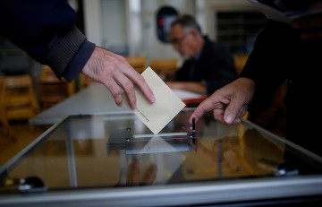 Макрон и Ле Пен вышли в лидеры на выборах президента Франции