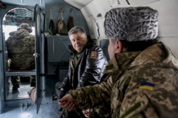 Выборы в Украине? Забудьте! Порошенко готов ввести военное положение