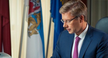 Латвия снова опозорилась: Ушакова оштрафовали за русский язык