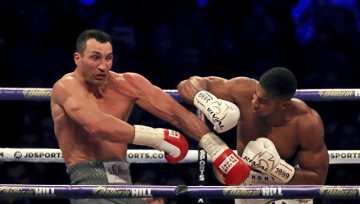 Владимир Кличко проиграл британцу Энтони Джошуа в чемпионском бою