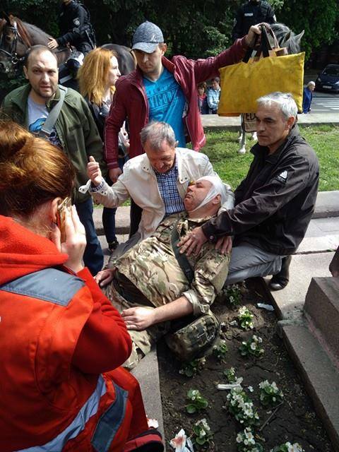 В Днепропетровске боевикам АТО расквасили носы под мемориалом Славы