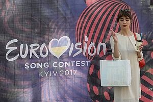 Российских фанатов не пустили на "Евровидение" даже с билетами