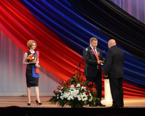 Глава ДНР в День Республики наградил Орденами Дружбы представителей РФ, Южной Осетии и Абхазии