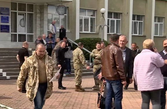 На Львовщине земляки встали на защиту Тараса Гапьяка, добровольно сдавшегося в плен НМ ЛНР