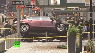 На Таймс-сквер в Нью-Йорке автомобиль врезался в толпу людей. Трансляция