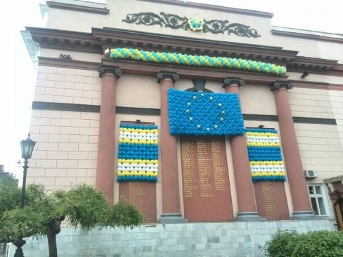 Одесса. Клетка. Порошенко: «Я – президент Украины! И никогда народ не грабил!»