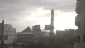 Очевидцы поделились кадрами разбушевавшейся стихии. Жертвами разрушительного урагана в Москве стали одиннадцать человек Очевидцы поделились кадрами разбушевавшейся стихии. Жертвами разрушительного урагана в Москве стали одиннадцать человек