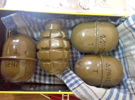 Обычный львовский мусор? На свалке в одном из районов Киевщины нашли схрон с гранатами и патронами Обычный львовский мусор? На свалке в одном из районов Киевщины нашли схрон с гранатами и патронами