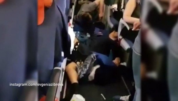 Самолет "Аэрофлота" попал в воздушную яму: пострадали 25 человек