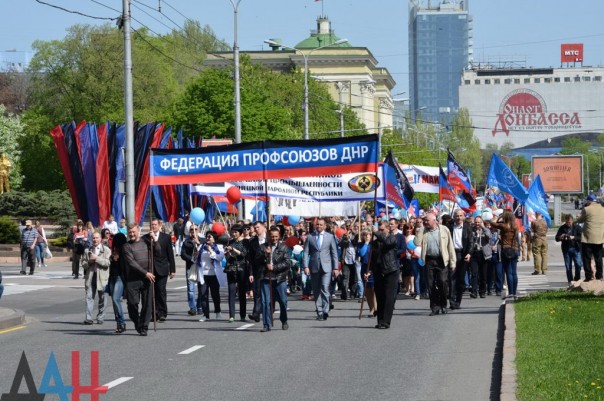 В Донецке прошел многотысячный митинг в честь праздника трудящихся В Донецке прошел многотысячный митинг в честь праздника трудящихся