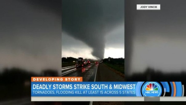Смертоносные торнадо и наводнения в США назвали историческими