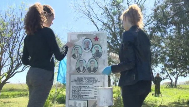 "Волонтеры Победы" восстановили мемориальный комплекс в Крыму