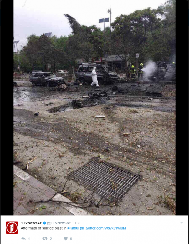 В Кабуле недалеко от американского посольства прогремел мощный взрыв В Кабуле недалеко от американского посольства прогремел мощный взрыв