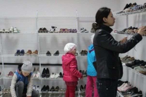 На западной Украине день нового завоза в секонд-хенд стал праздником На западной Украине день нового завоза в секонд-хенд стал праздником