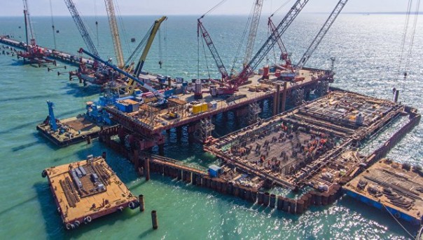 Половина Крымского моста построена