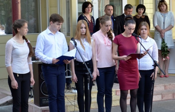 Сводка от НМ ЛНР 4 мая 2017. Жители Георгиевки открыли памятные доски учителям, погибшим в результате агрессии Киева Сводка от НМ ЛНР 4 мая 2017. Жители Георгиевки открыли памятные доски учителям, погибшим в результате агрессии Киева