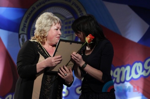 Сводка от НМ ЛНР 4 мая 2017. Жители Георгиевки открыли памятные доски учителям, погибшим в результате агрессии Киева Сводка от НМ ЛНР 4 мая 2017. Жители Георгиевки открыли памятные доски учителям, погибшим в результате агрессии Киева