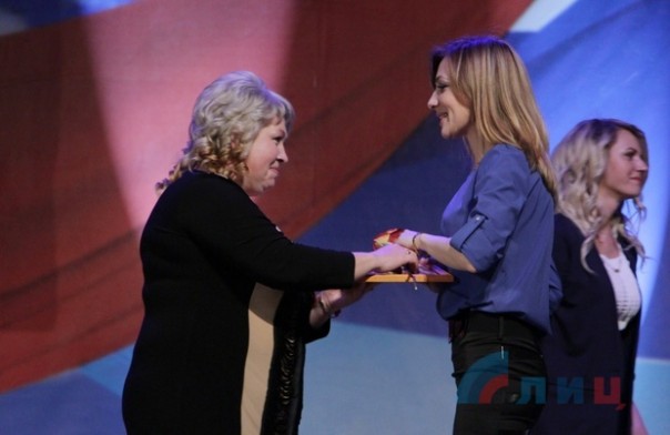 Сводка от НМ ЛНР 4 мая 2017. Жители Георгиевки открыли памятные доски учителям, погибшим в результате агрессии Киева Сводка от НМ ЛНР 4 мая 2017. Жители Георгиевки открыли памятные доски учителям, погибшим в результате агрессии Киева