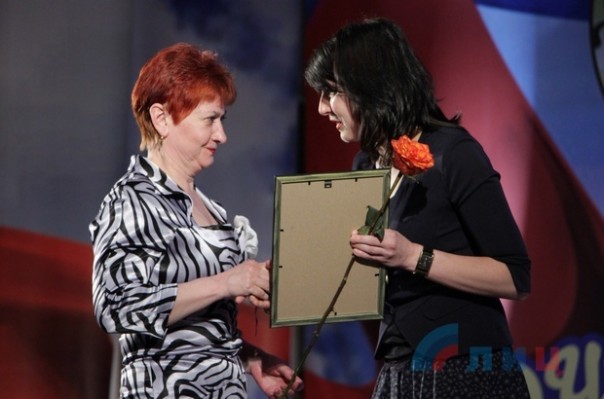 Сводка от НМ ЛНР 4 мая 2017. Жители Георгиевки открыли памятные доски учителям, погибшим в результате агрессии Киева Сводка от НМ ЛНР 4 мая 2017. Жители Георгиевки открыли памятные доски учителям, погибшим в результате агрессии Киева