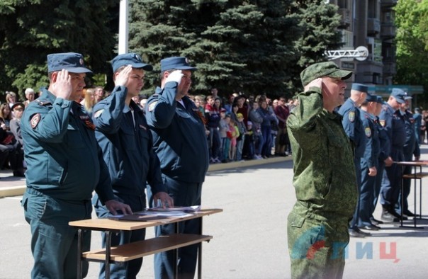 Глава ЛНР поздравил сотрудников МВД Республики с Днем Победы и вручил краповые береты Глава ЛНР поздравил сотрудников МВД Республики с Днем Победы и вручил краповые береты